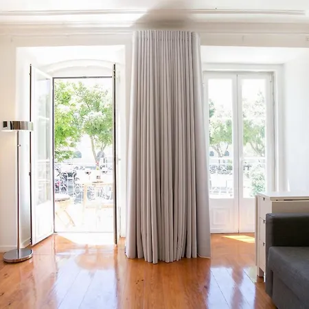 Sunny Photographers Studio With Balcony In Alcantara Apartment Lisbon